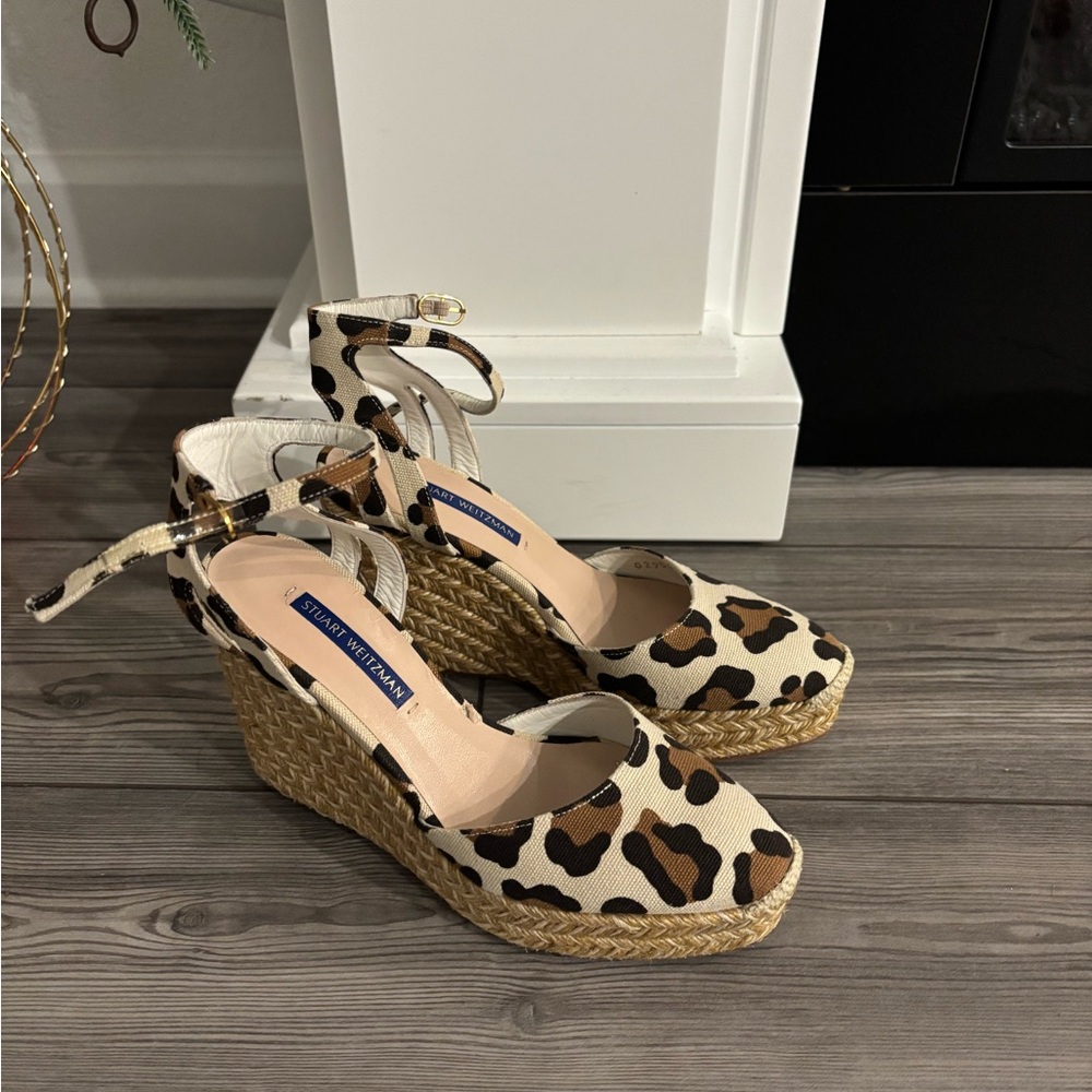 Like new Stuart Weitzman Canvas Slingback Pumps size 5.5